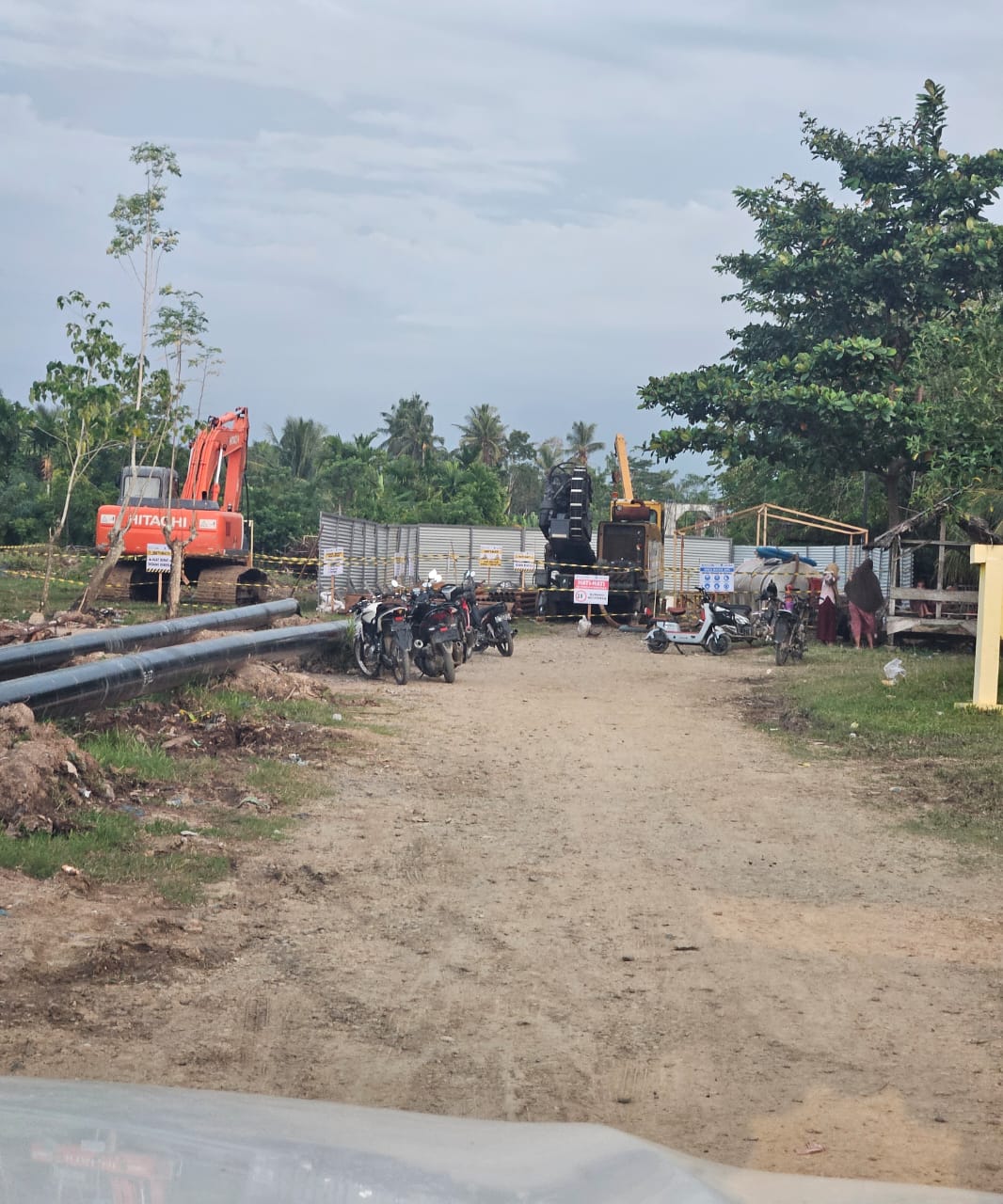 Aktivitas di Tengah Pemukiman Warga, Gambaran Kegagalan PT PGE Dalam Mengutamakan Kepentingan Masyarakat