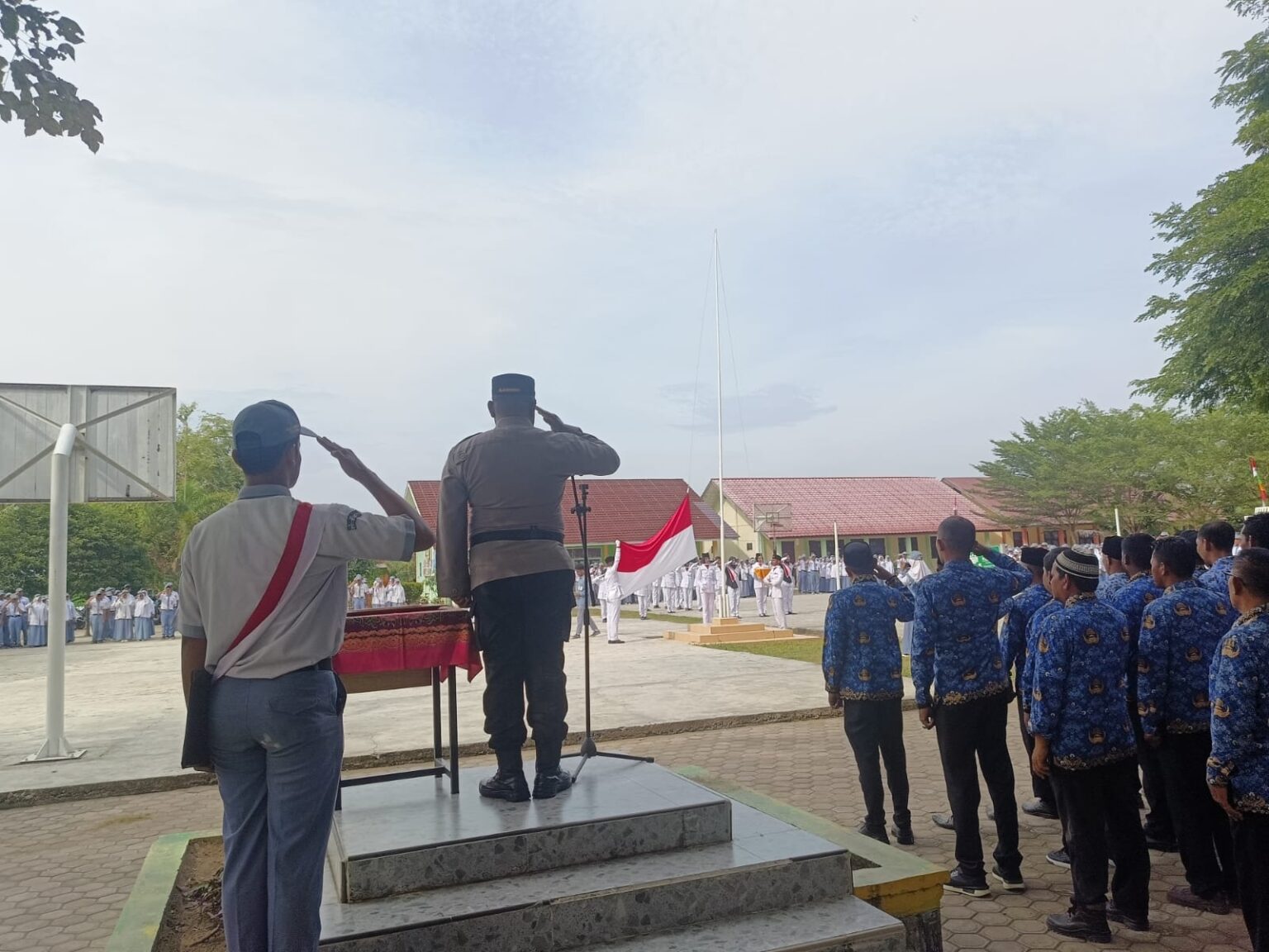 Kapolsek Dewantara Pimpin Upacara HUT RI ke-80 di SMA Negeri 1 Dewantara Foto: Istimewa