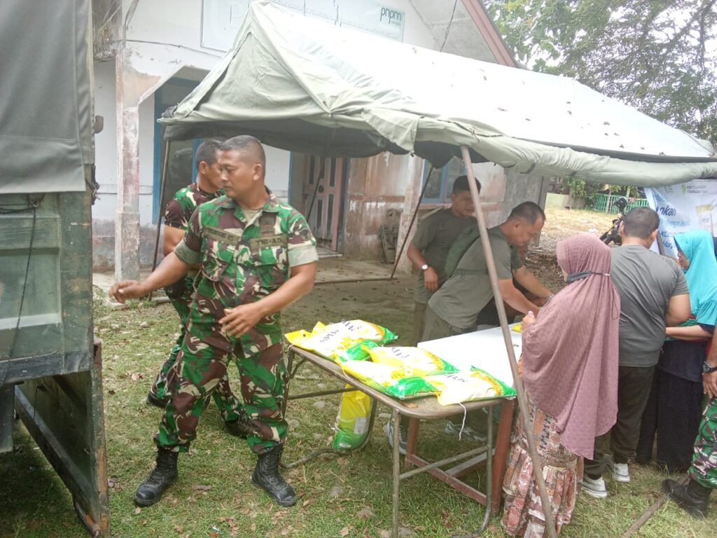 Tekan Inflasi Pangan, Kodim 0103/Aceh Utara Gelar Pasar Murah di Geureudong Pase Foto: Istimewa